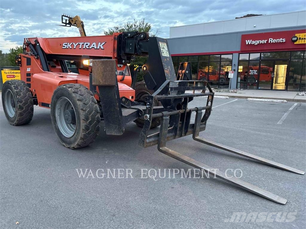 SkyTrak 10054 Telescopic handlers