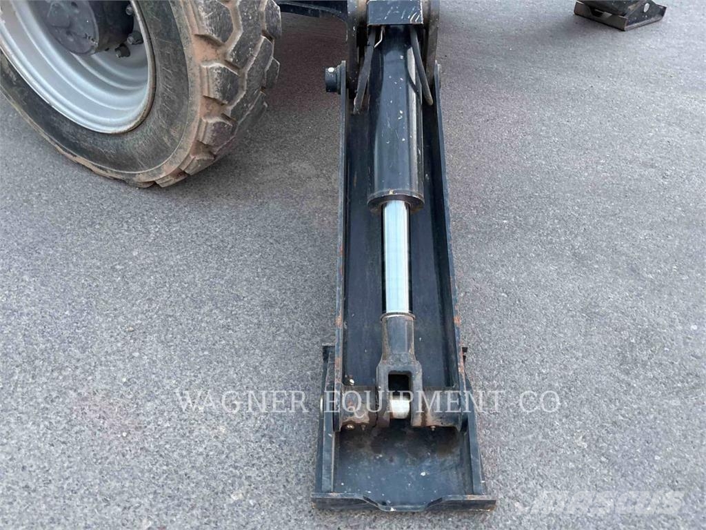 SkyTrak 10054 Telescopic handlers