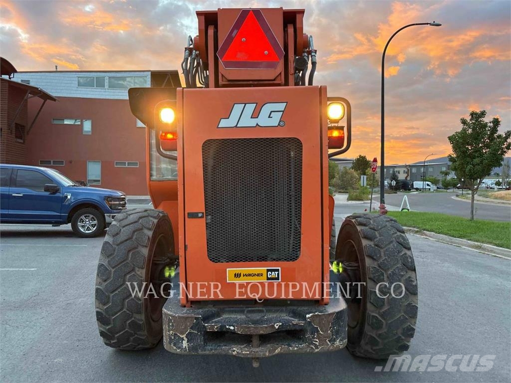 SkyTrak 10054 Telescopic handlers
