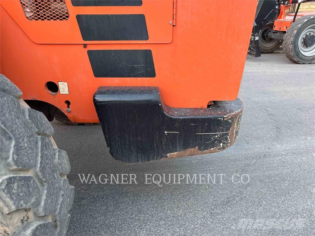SkyTrak 10054 Telescopic handlers