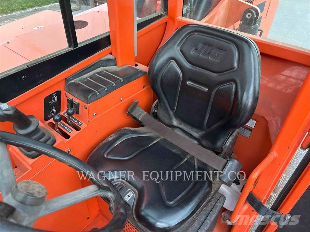 SkyTrak 10054 Telescopic handlers