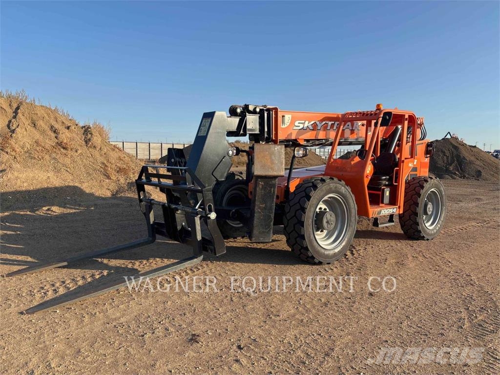 SkyTrak 10054 Telescopic handlers