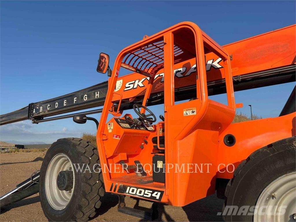 SkyTrak 10054 Telescopic handlers