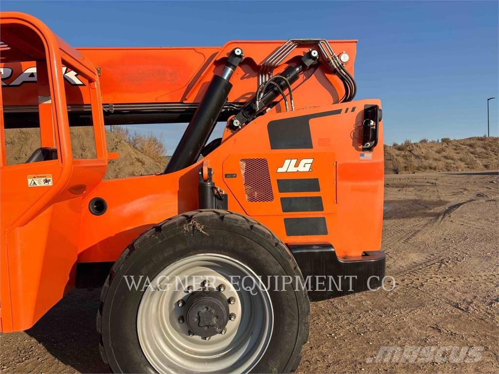 SkyTrak 10054 Telescopic handlers