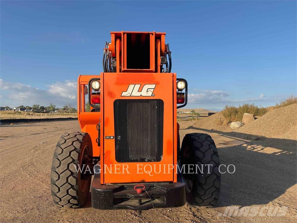SkyTrak 10054 Telescopic handlers