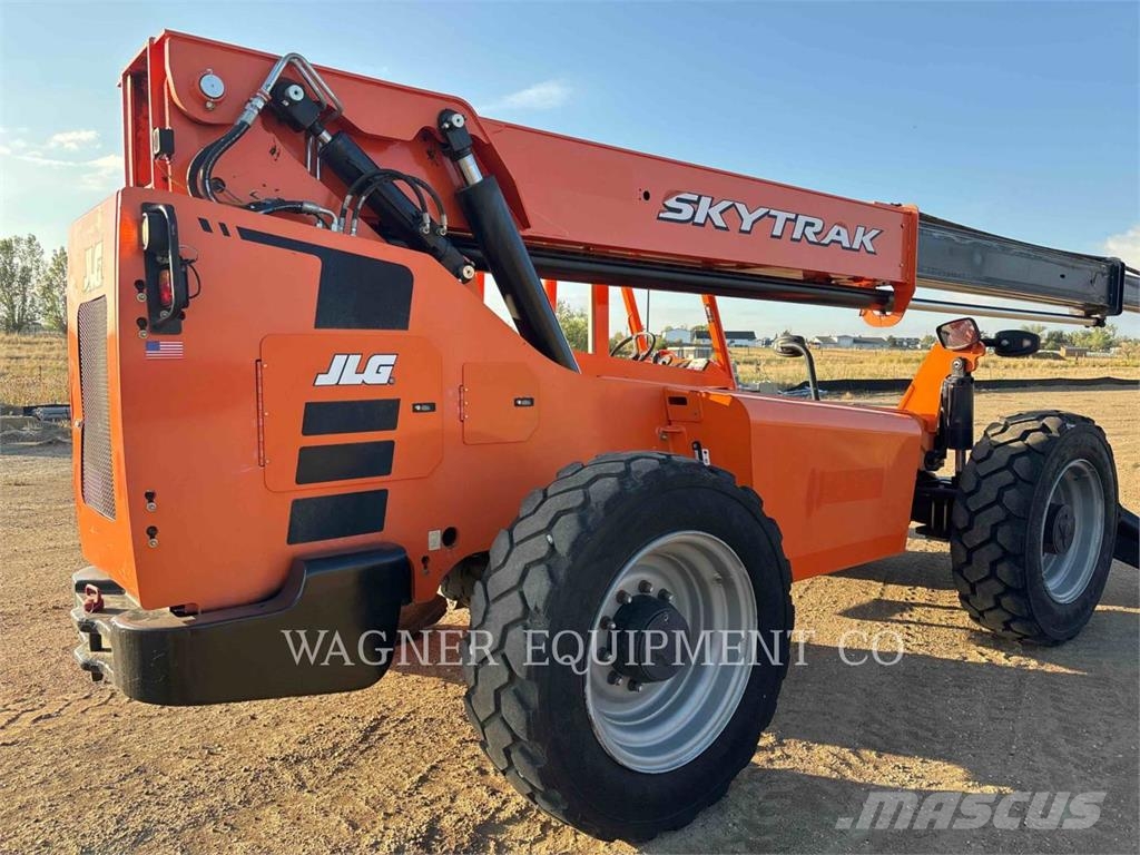 SkyTrak 10054 Telescopic handlers