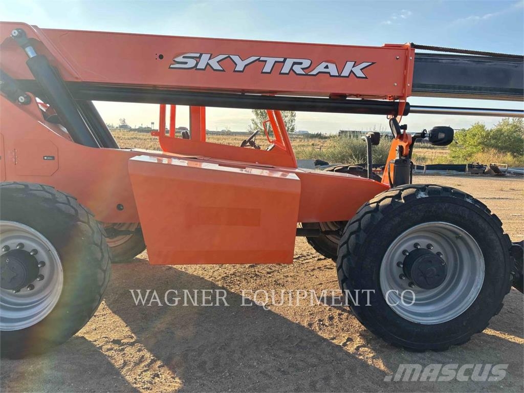 SkyTrak 10054 Telescopic handlers