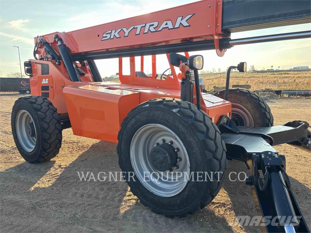 SkyTrak 10054 Telescopic handlers