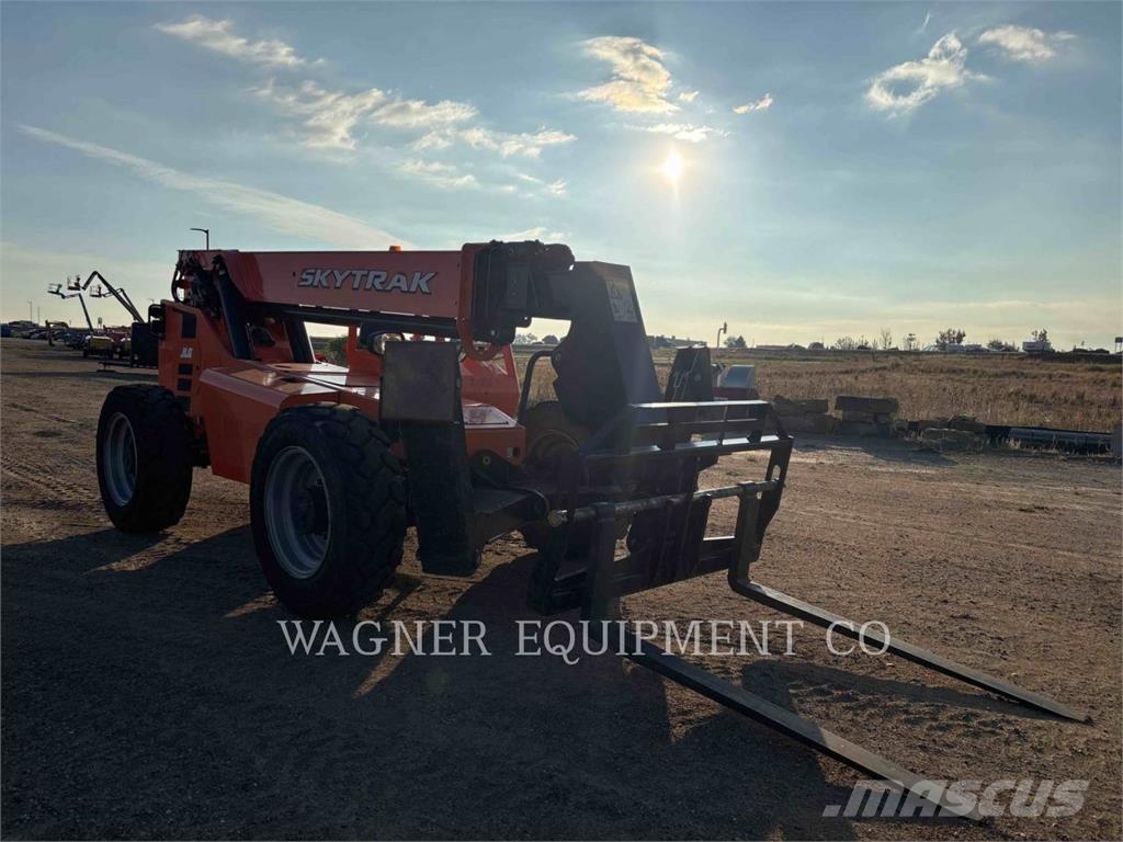 SkyTrak 10054 Telescopic handlers