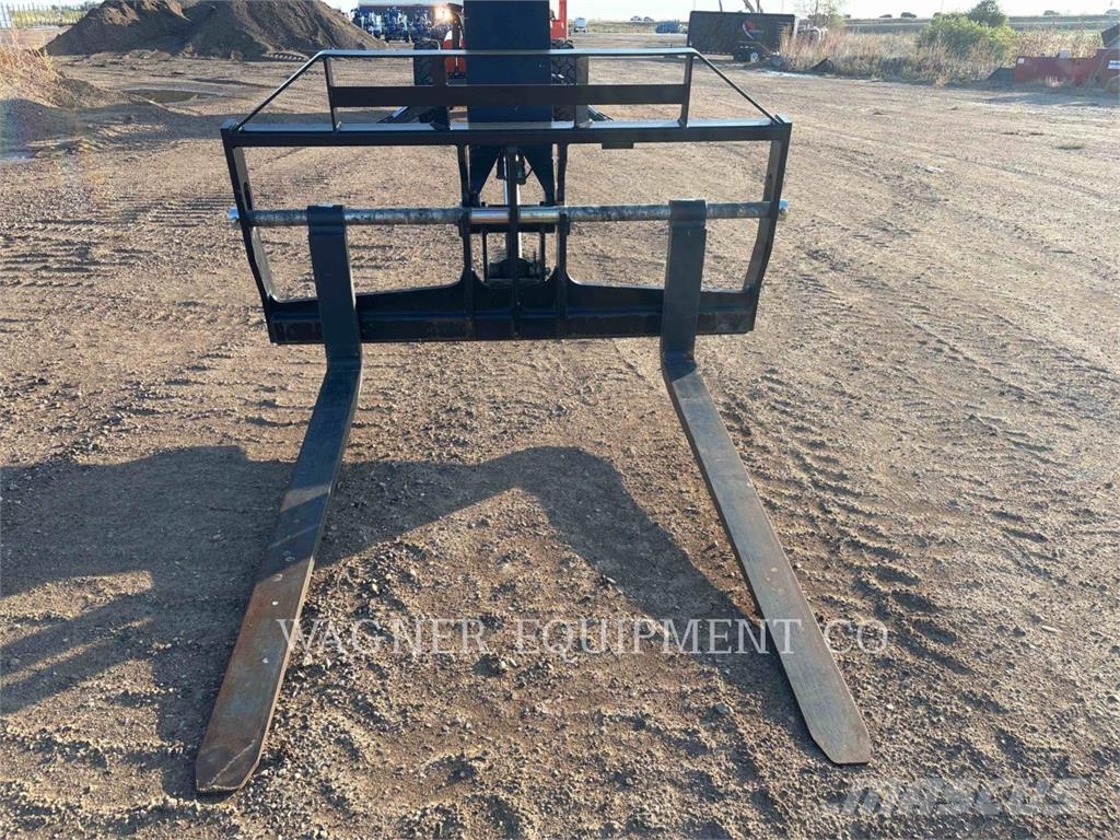 SkyTrak 10054 Telescopic handlers
