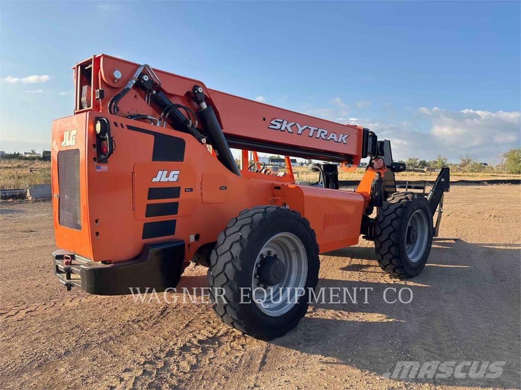SkyTrak 10054 Telescopic handlers