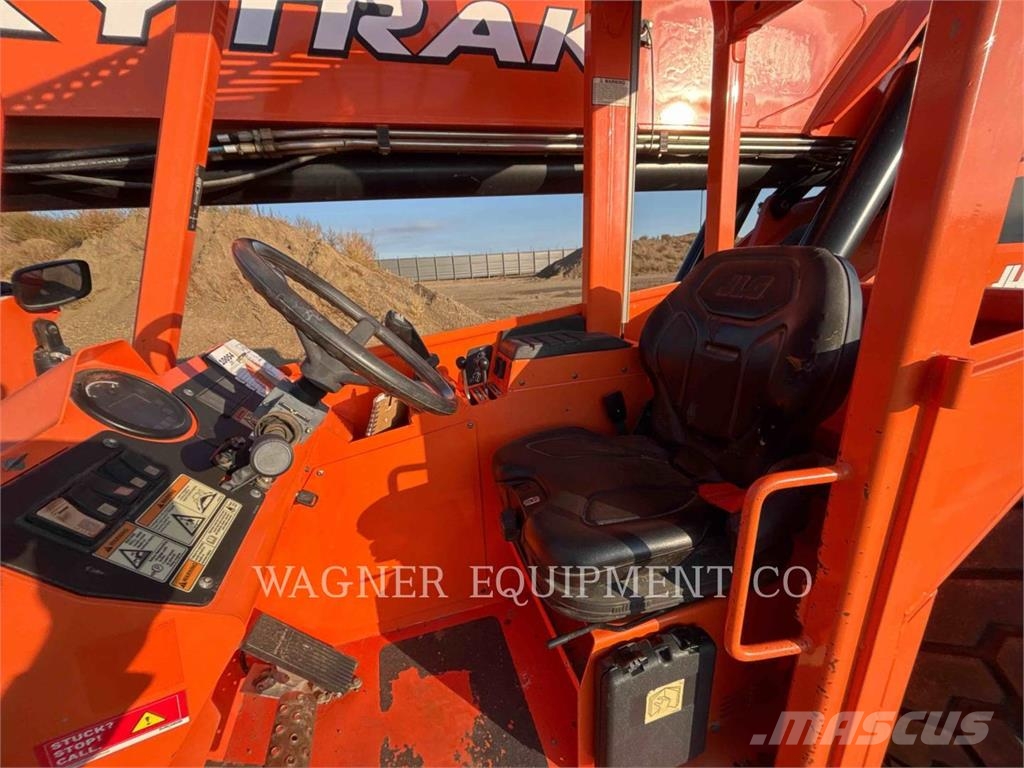 SkyTrak 10054 Telescopic handlers