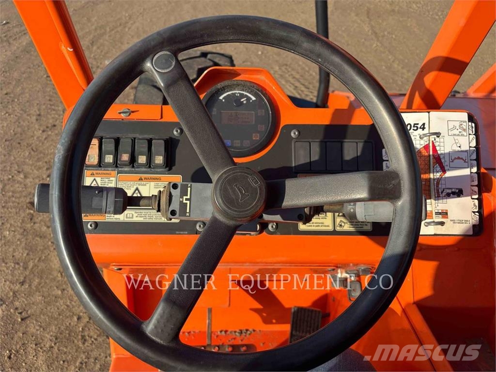 SkyTrak 10054 Telescopic handlers