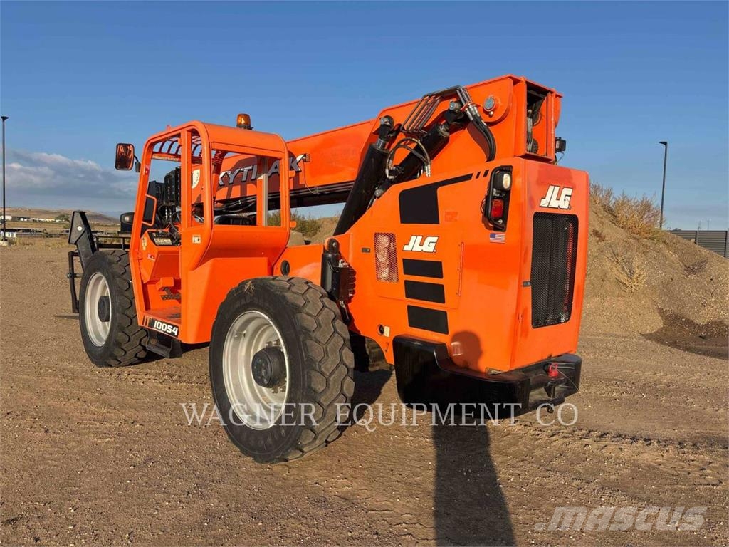 SkyTrak 10054 Telescopic handlers