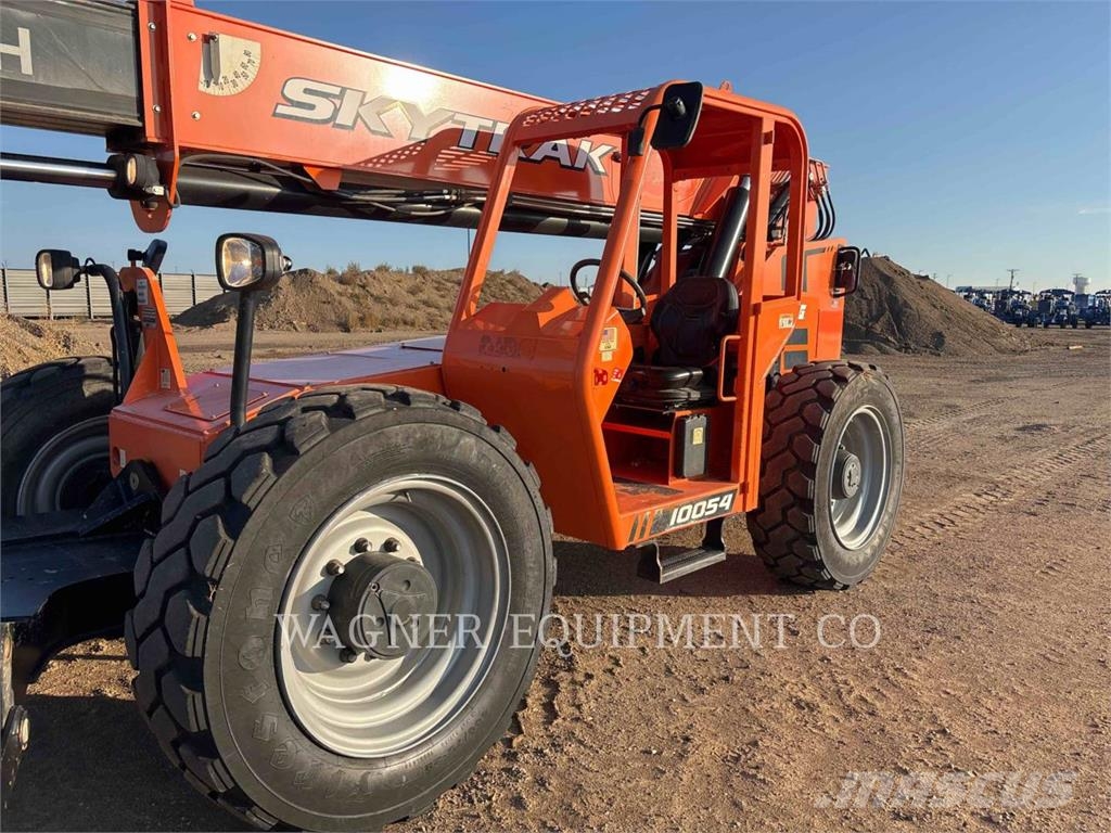 SkyTrak 10054 Telescopic handlers