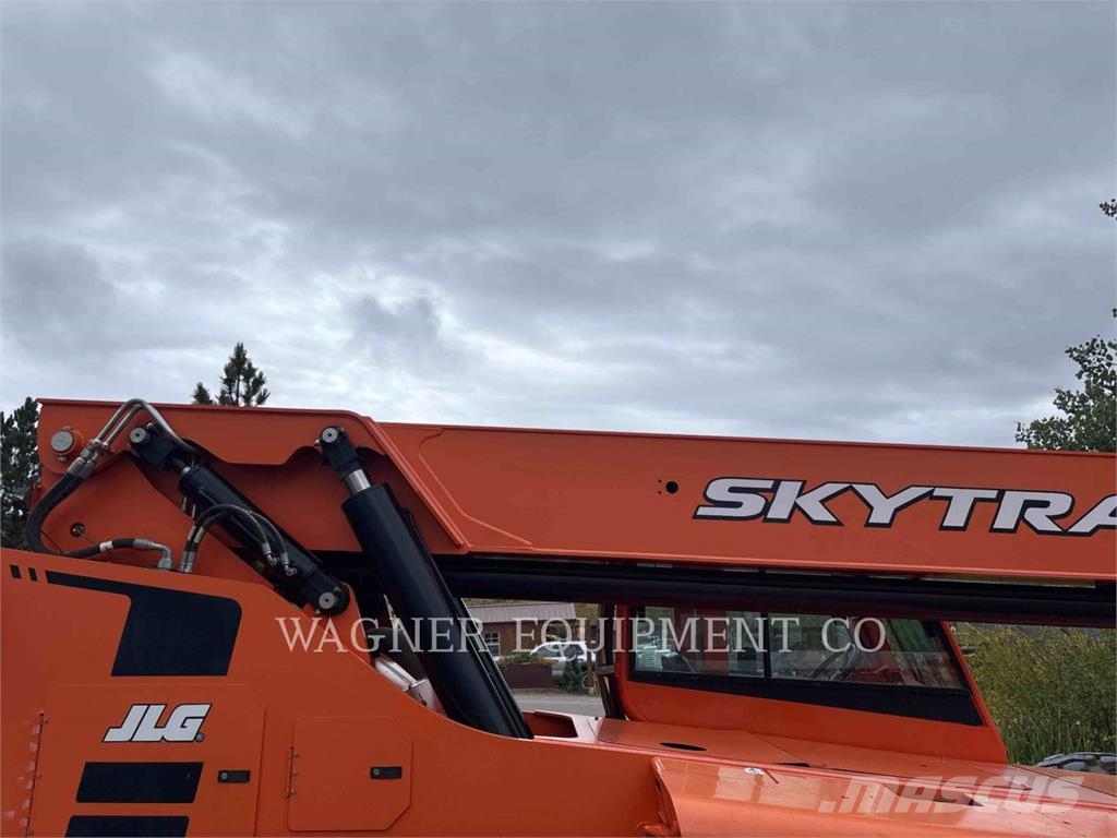 SkyTrak 10054 T4F Teleszkópos rakodók