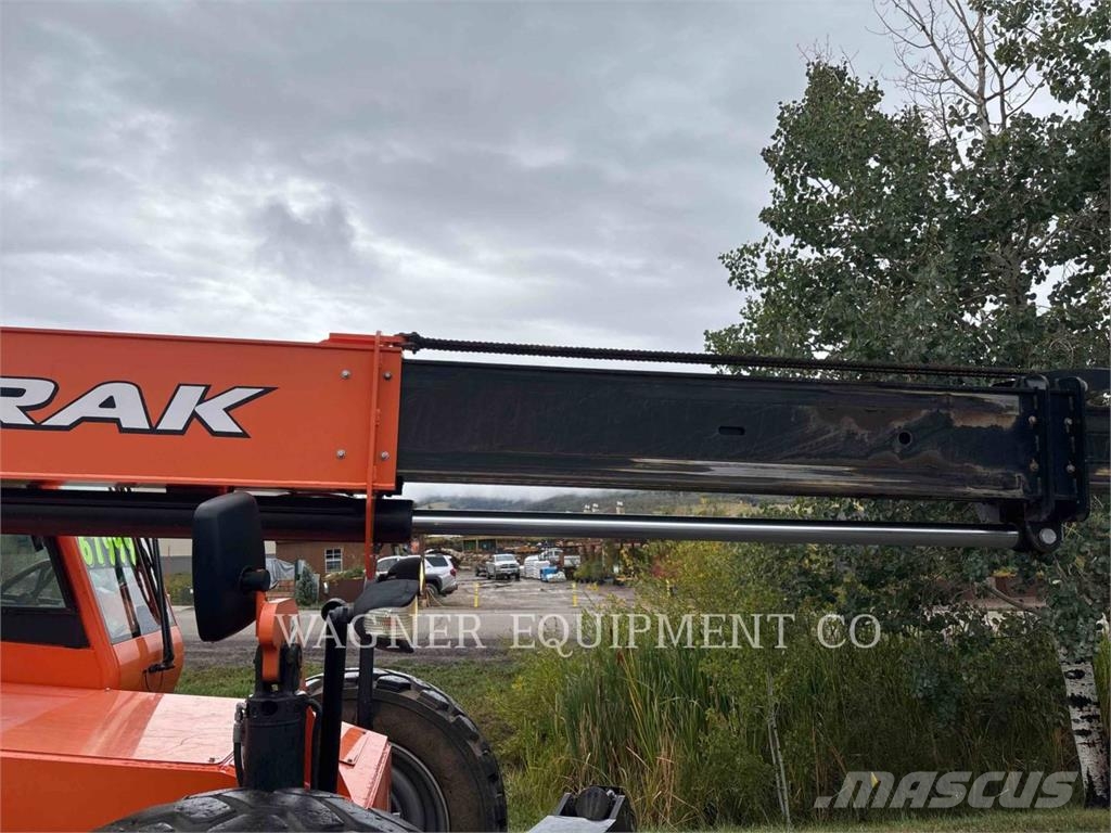 SkyTrak 10054 T4F Teleszkópos rakodók