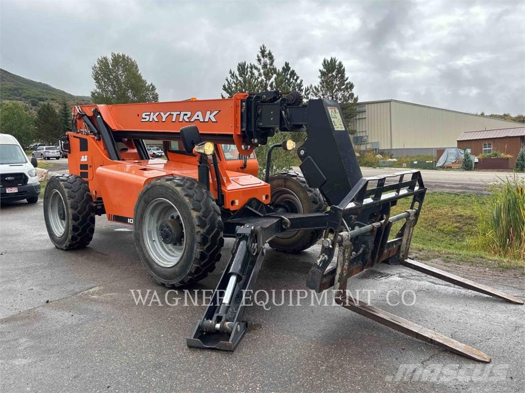 SkyTrak 10054 T4F Teleszkópos rakodók