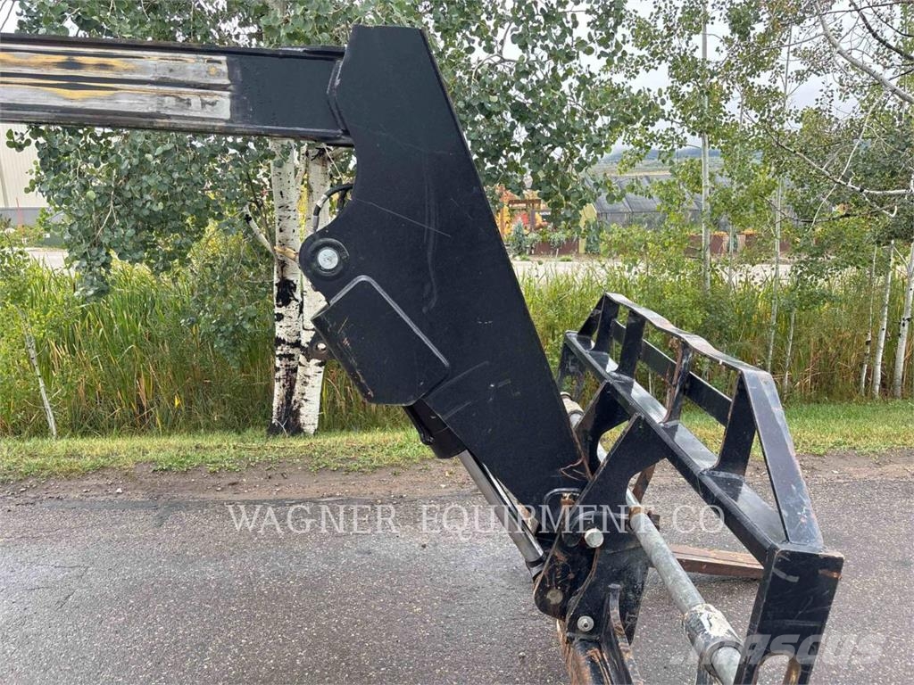 SkyTrak 10054 T4F Teleszkópos rakodók