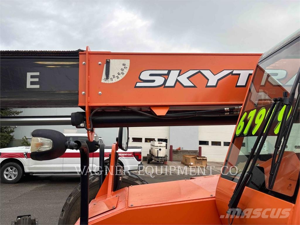 SkyTrak 10054 T4F Teleszkópos rakodók