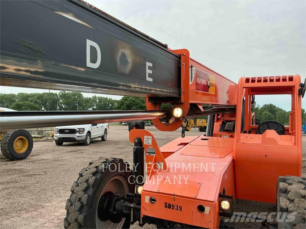 SkyTrak 6042O Telescopic handlers