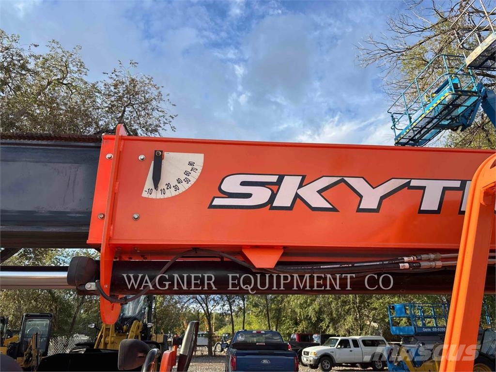 SkyTrak 8042 Teleskoplæssere