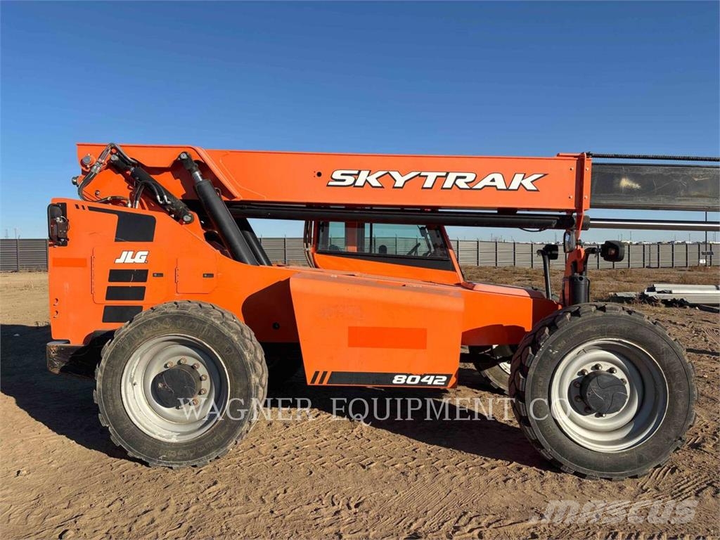 SkyTrak 8042 Teleskopski viličarji