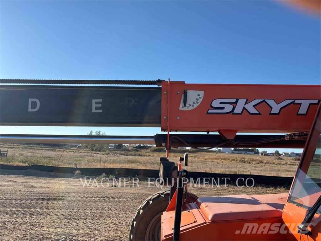 SkyTrak 8042 Teleskopski viličarji