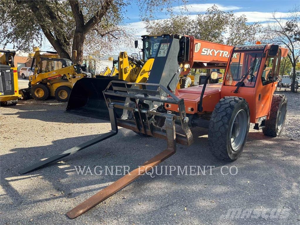 SkyTrak 8042 Telescopic handlers