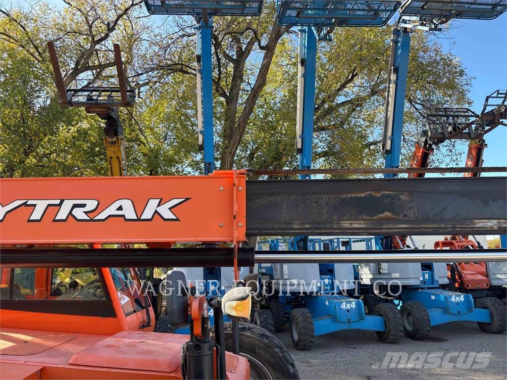 SkyTrak 8042 Telescopic handlers