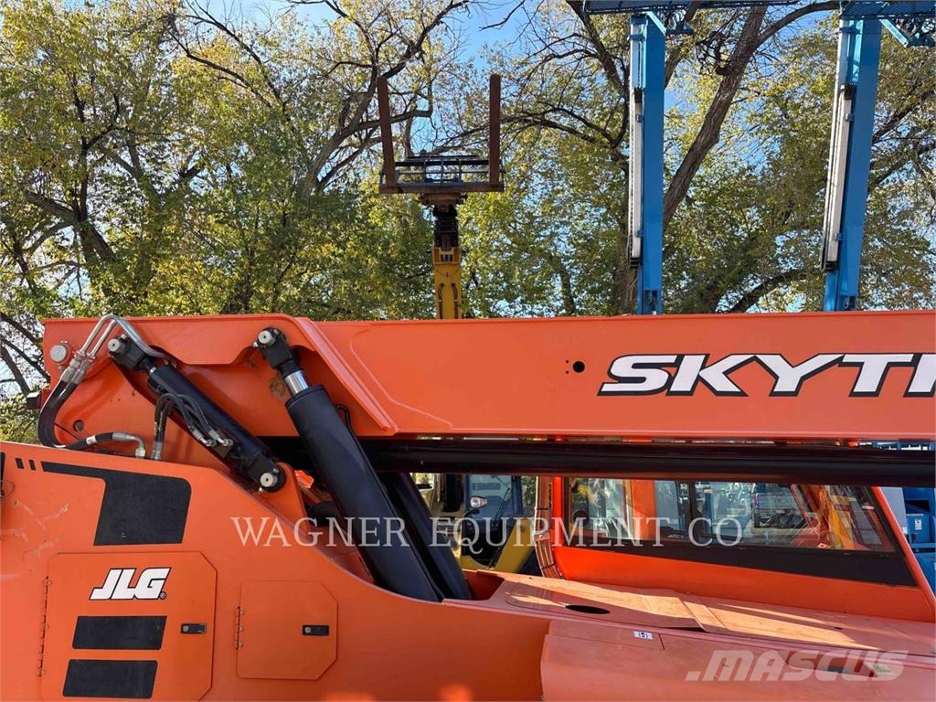 SkyTrak 8042 Telescopic handlers
