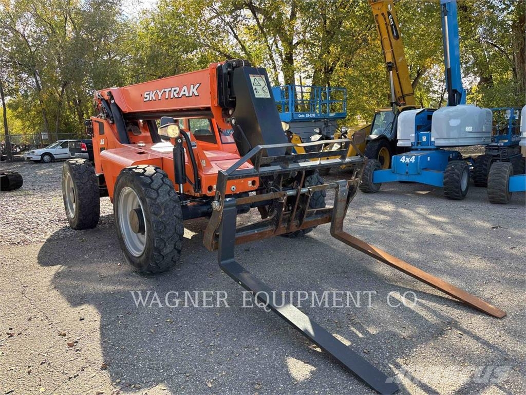 SkyTrak 8042 Telescopic handlers