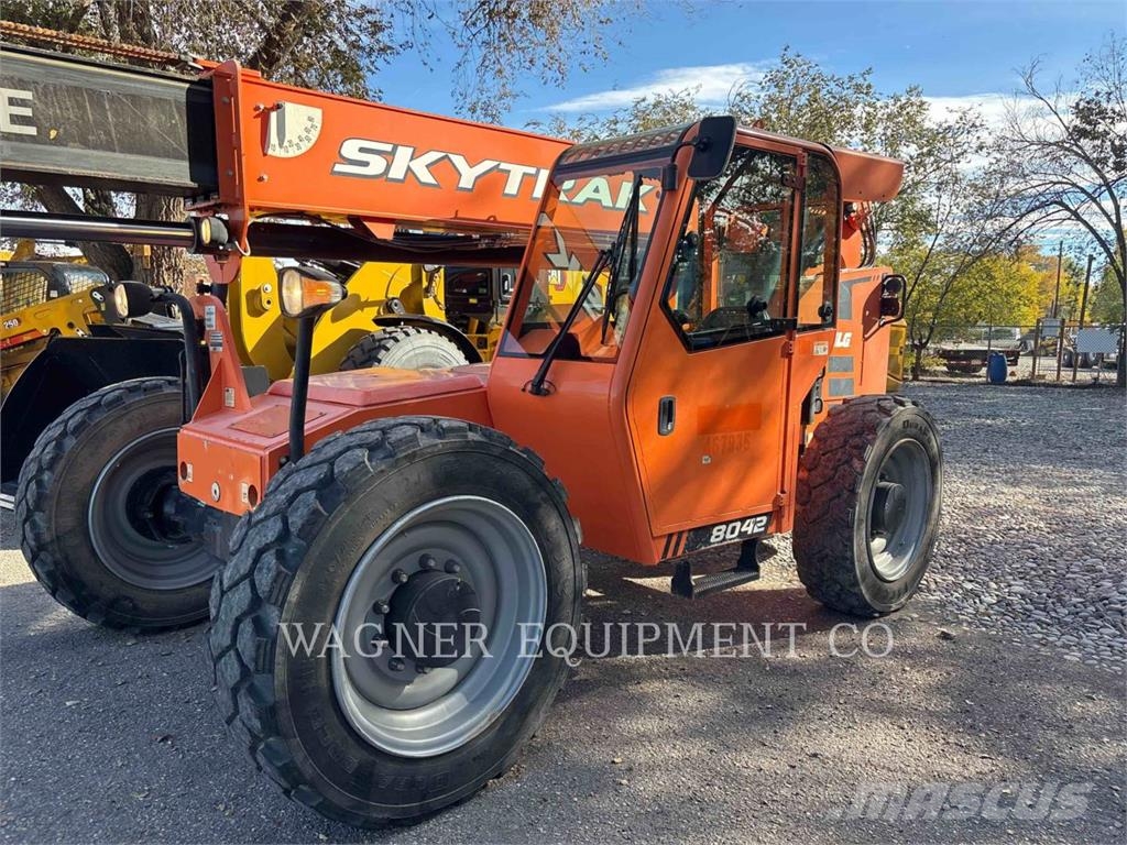 SkyTrak 8042 Telescopic handlers