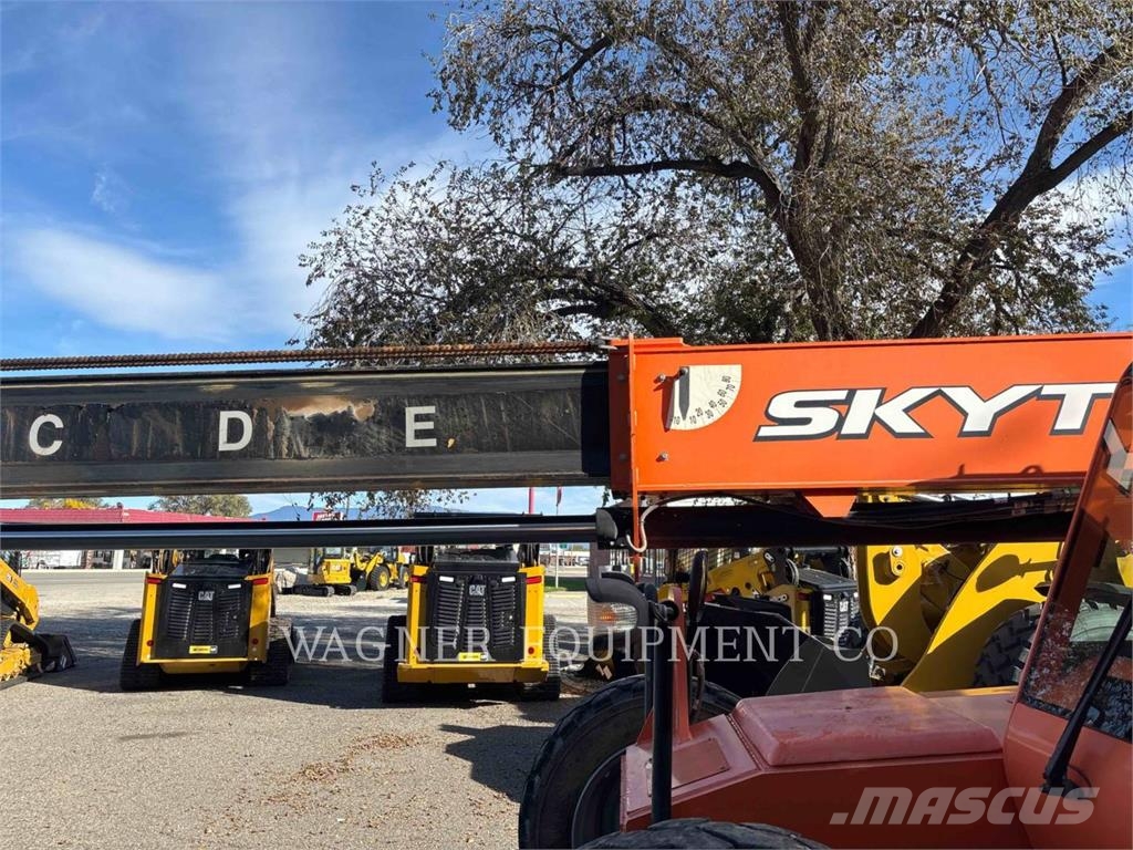 SkyTrak 8042 Telescopic handlers
