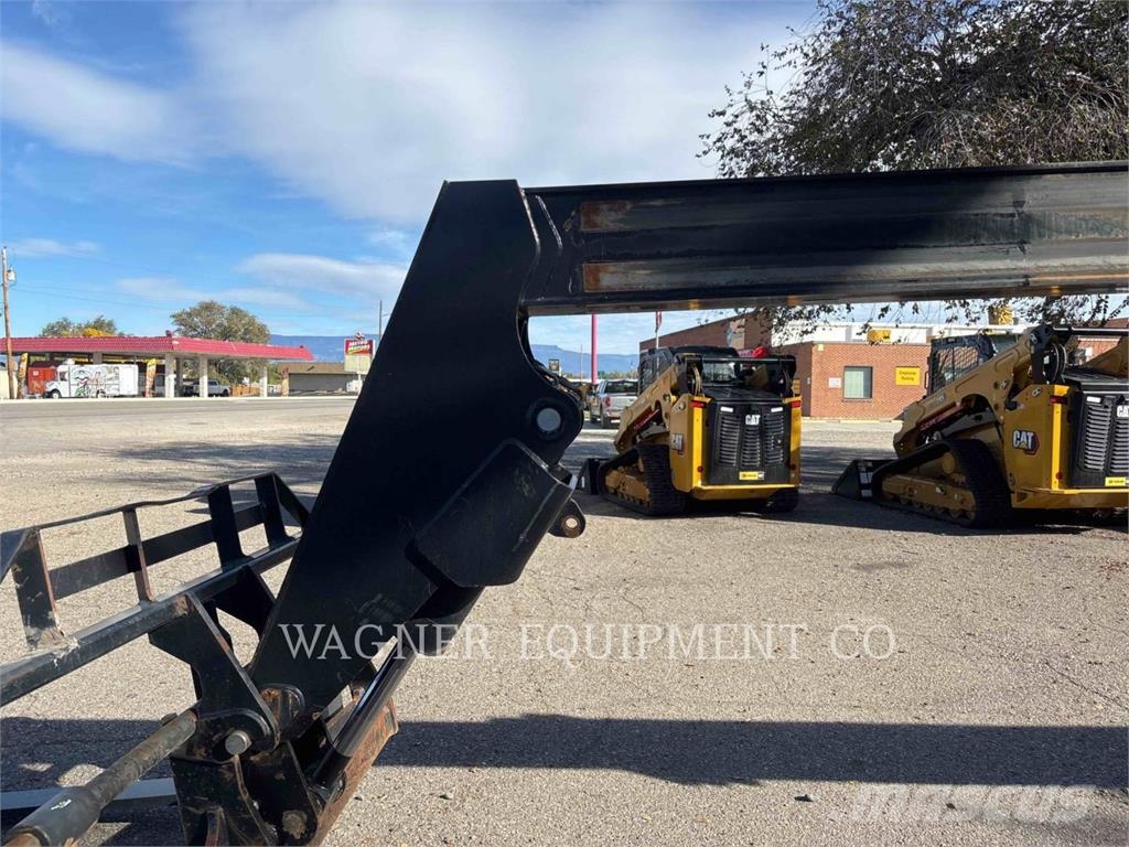 SkyTrak 8042 Telescopic handlers