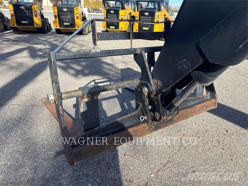 SkyTrak 8042 Telescopic handlers