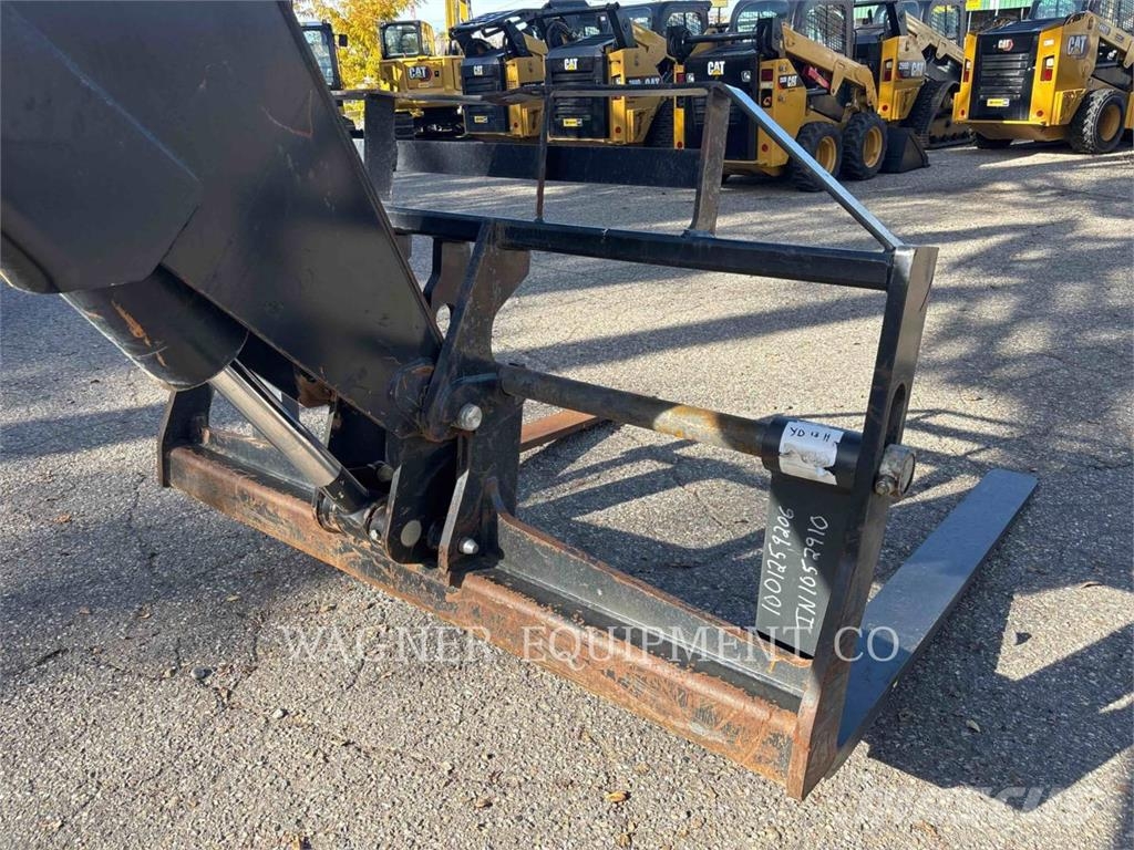 SkyTrak 8042 Telescopic handlers