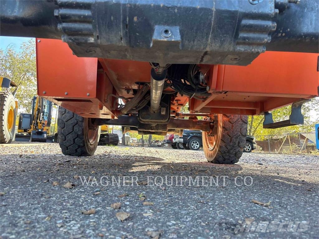 SkyTrak 8042 Telescopic handlers
