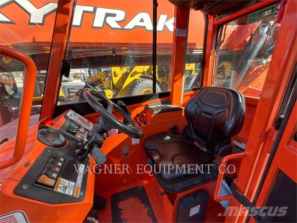 SkyTrak 8042 Telescopic handlers