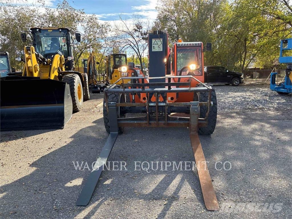 SkyTrak 8042 Telescopic handlers