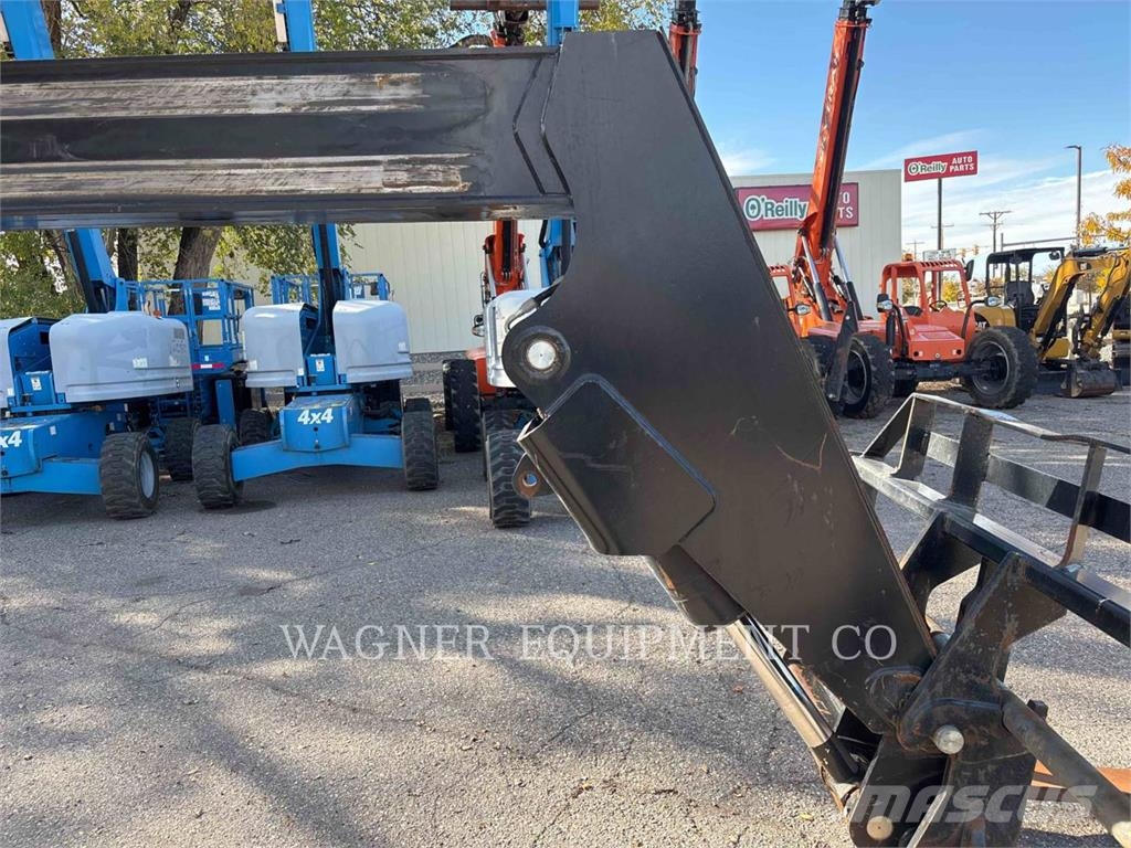 SkyTrak 8042 Telescopic handlers