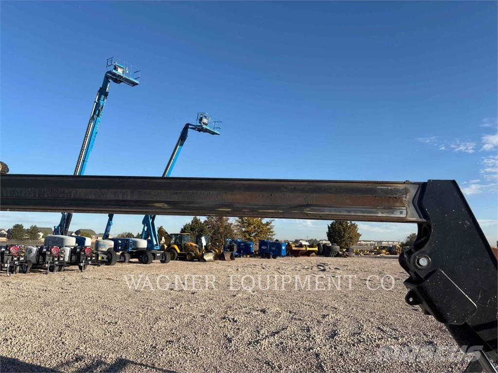 SkyTrak 8042 Telescopic handlers
