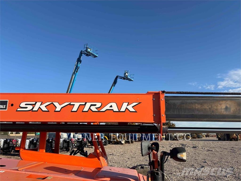 SkyTrak 8042 Telescopic handlers