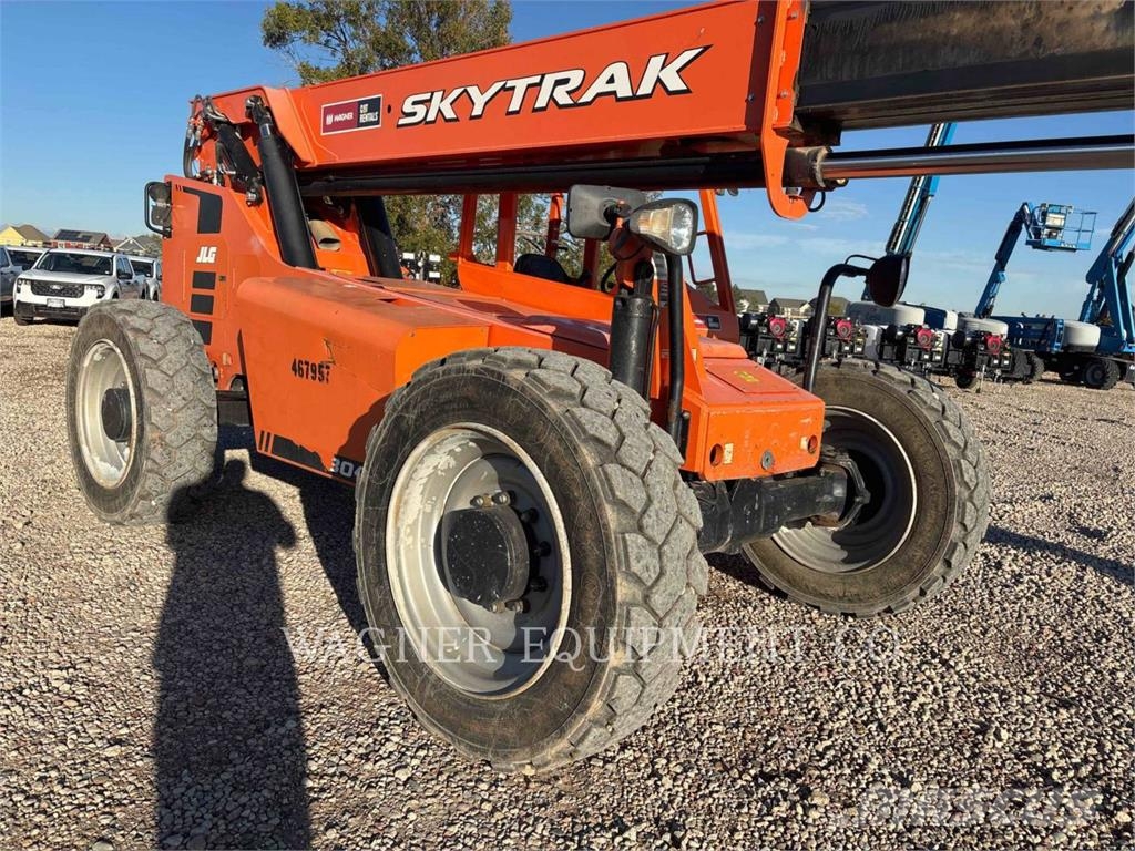 SkyTrak 8042 Telescopic handlers