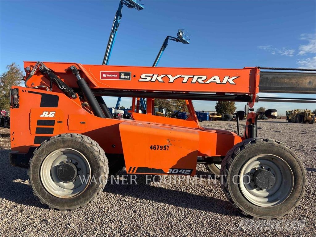 SkyTrak 8042 Telescopic handlers