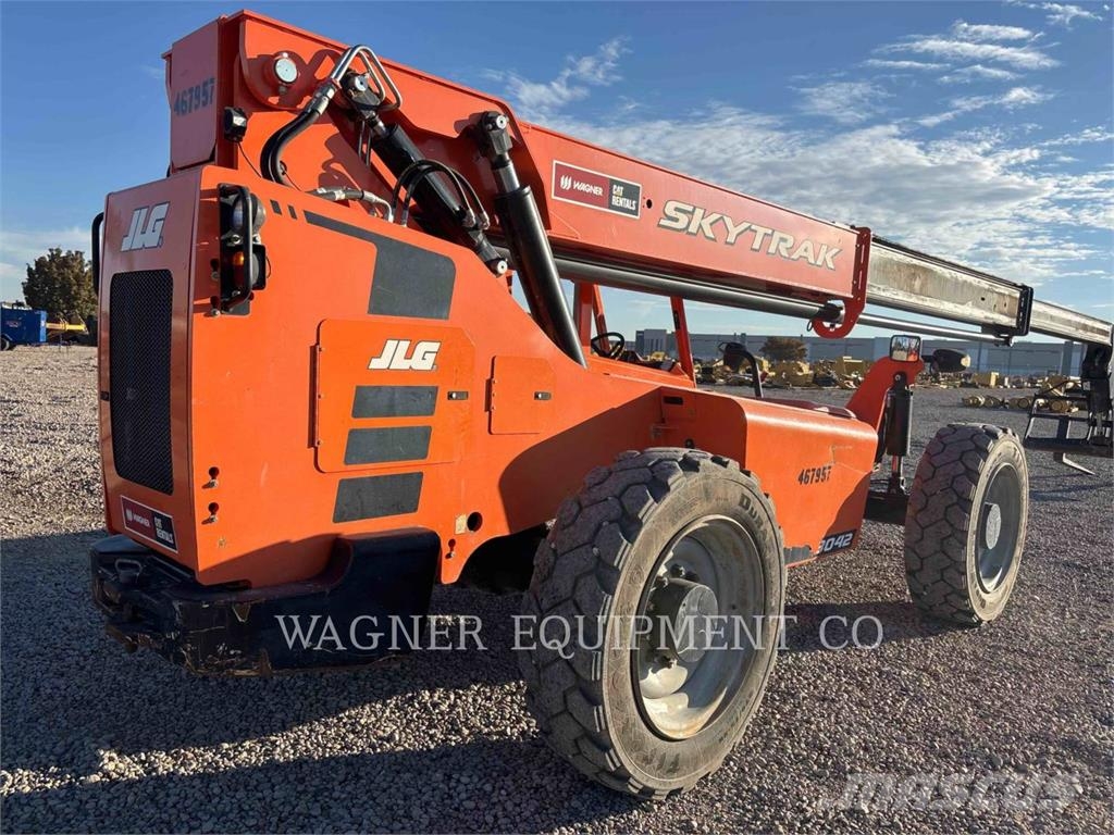 SkyTrak 8042 Telescopic handlers