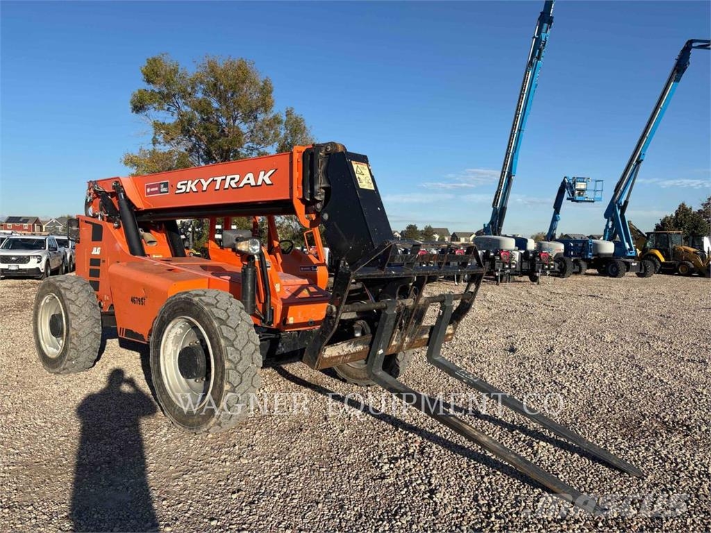 SkyTrak 8042 Telescopic handlers