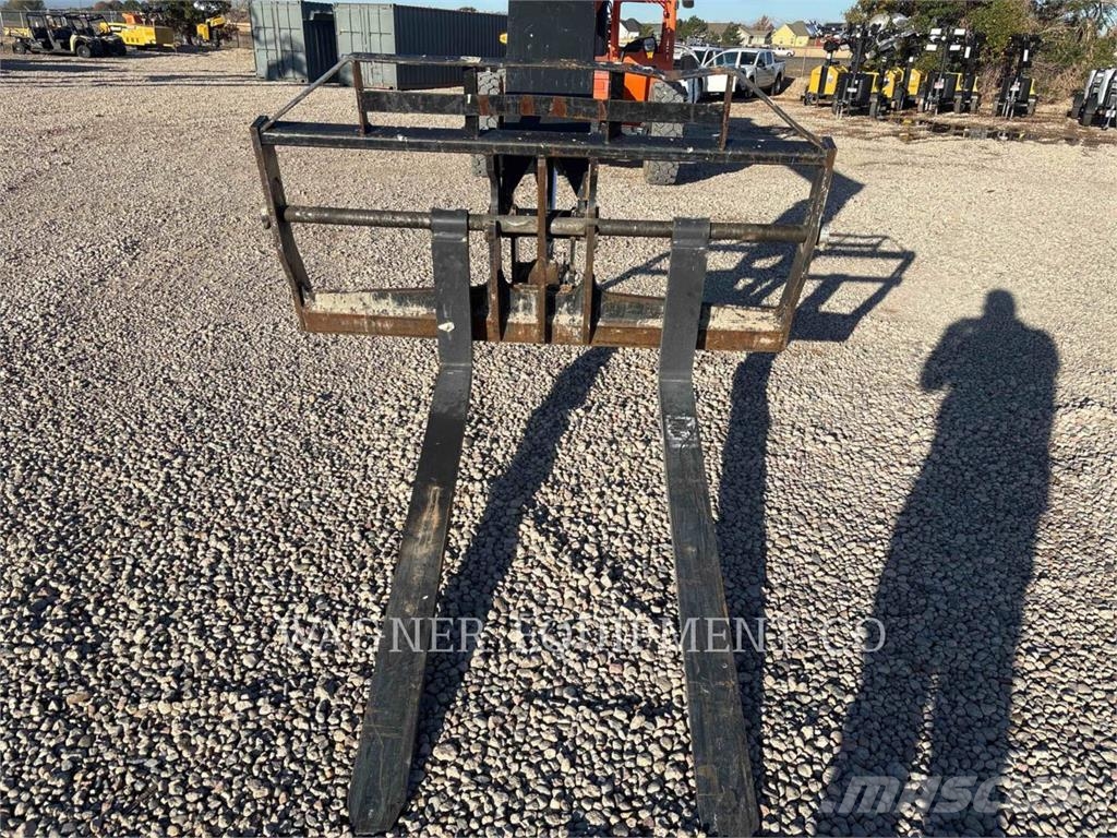SkyTrak 8042 Telescopic handlers