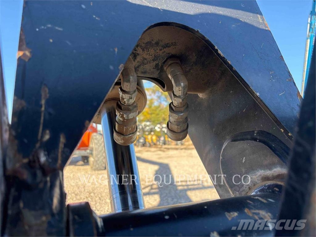 SkyTrak 8042 Telescopic handlers