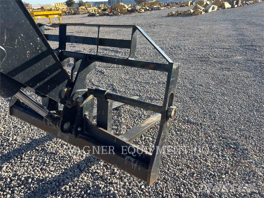 SkyTrak 8042 Telescopic handlers